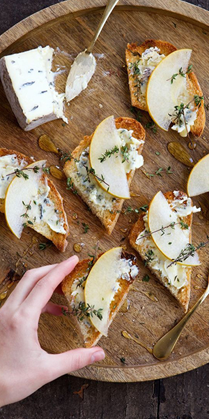 Crostini au bleu et à la poire
