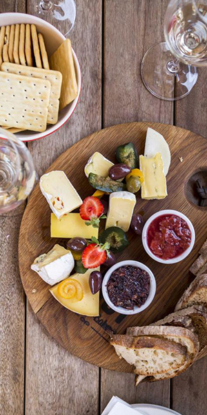 Plateau de fromages avec une note fruitée